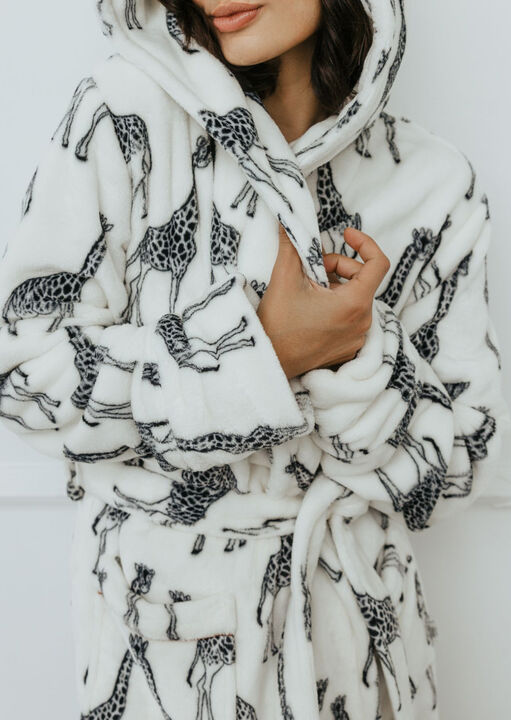 Giraffe Robe image number 4.0