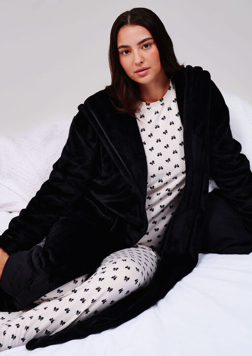 Loungeable Fluffy Maxi Robe image number 5.0