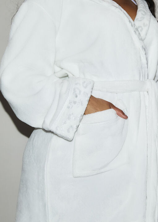 Signature Sparkle Fluffy Robe image number 1.0