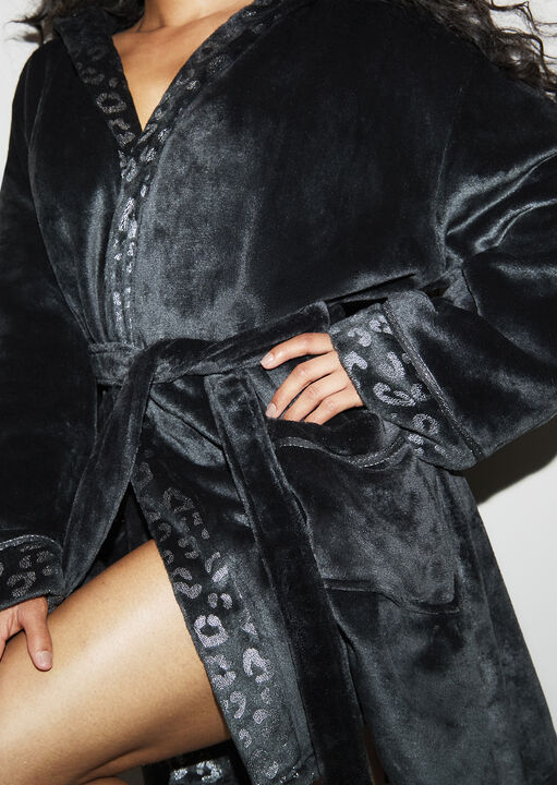 Signature Sparkle Fluffy Robe image number 0.0