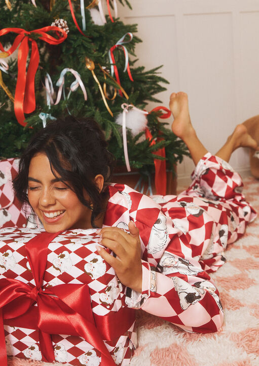 Urban Threads Satin Santa Revere Long Sleeve Pyjama Set image number 2.0