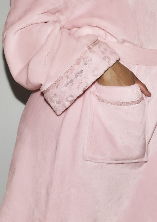 Signature Sparkle Fluffy Robe image number 4.0