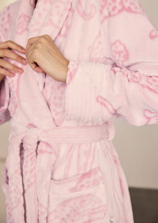 Chelsea Peers Lino Leopard Robe image number 5.0