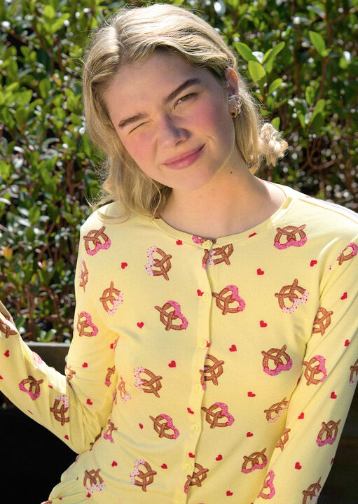 Urban Threads Pretzel Hearts Print Cardi Short Set image number 3.0