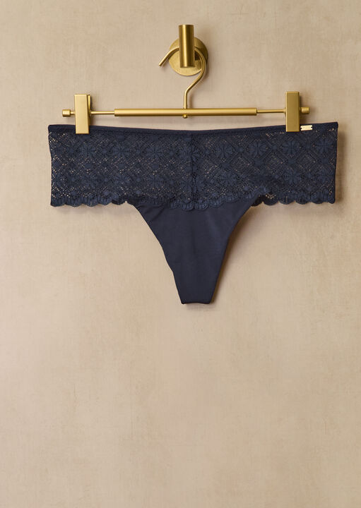 Nellie Thong image number 4.0