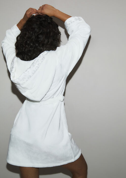 Signature Sparkle Fluffy Robe image number 2.0