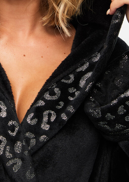 Signature Sparkly Fluffy Robe image number 3.0