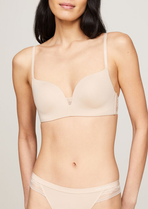 Tailored Comfort Wireless Push Up Bra image number 1.0