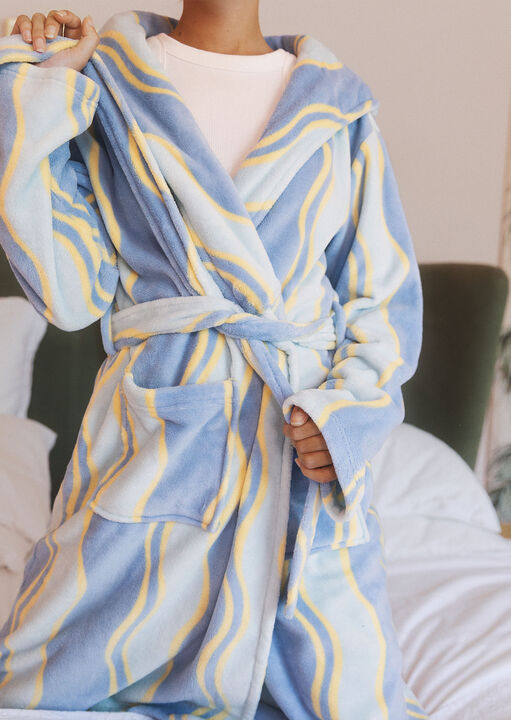 Urban Threads Wiggle Fleece Robe image number 2.0